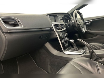 Used Volvo V40 2019 for sale - 75884515: Photo
