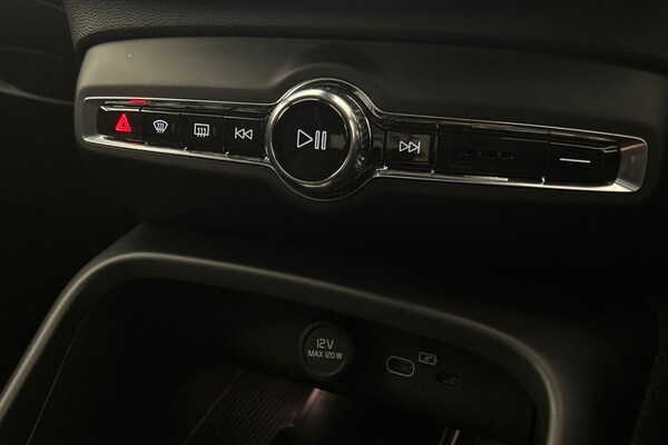 Used Volvo XC40 2023 for sale - 75599960: Photo 15