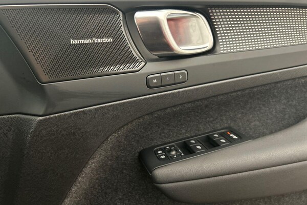 Used Volvo XC40 2023 for sale - 75599960: Photo 24
