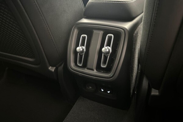 Used Volvo XC40 2023 for sale - 75599960: Photo 28