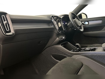 Used Volvo XC40 2023 for sale - 75599960: Photo