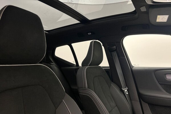 Used Volvo XC40 2023 for sale - 75599960: Photo 32