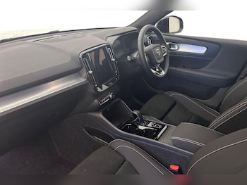Used Volvo XC40 2025 for sale - 76024717: Photo 2