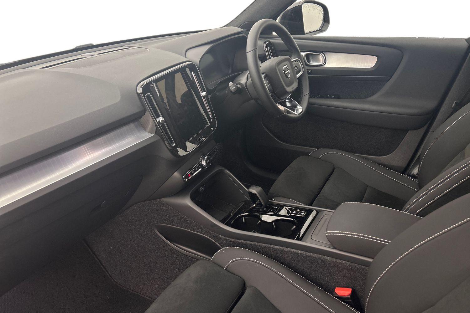 Used Volvo XC40 2025 for sale - 76020596: Photo 2