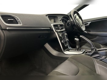 Used Volvo V40 2016 for sale - 75687802: Photo