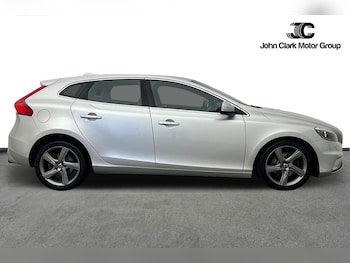 Used Volvo V40 2016 for sale - 75687802: Photo
