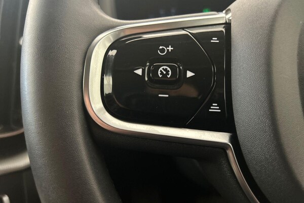 Used Volvo XC60 2023 for sale - 75670423: Photo 12