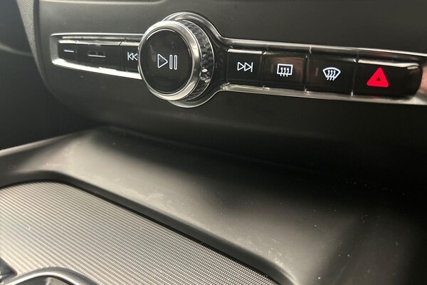 Used Volvo XC60 2023 for sale - 75670423: Photo 15