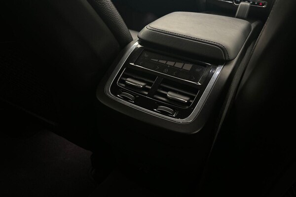 Used Volvo XC60 2023 for sale - 75670423: Photo 28
