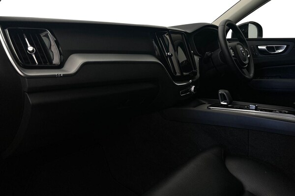 Used Volvo XC60 2023 for sale - 75670423: Photo 2