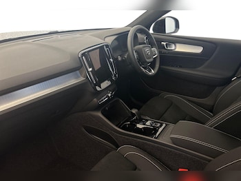 Used Volvo XC40 2025 for sale - 76020738: Photo 2
