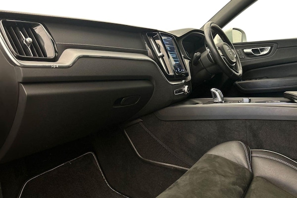 Used Volvo XC60 2019 for sale - 75697042: Photo 2