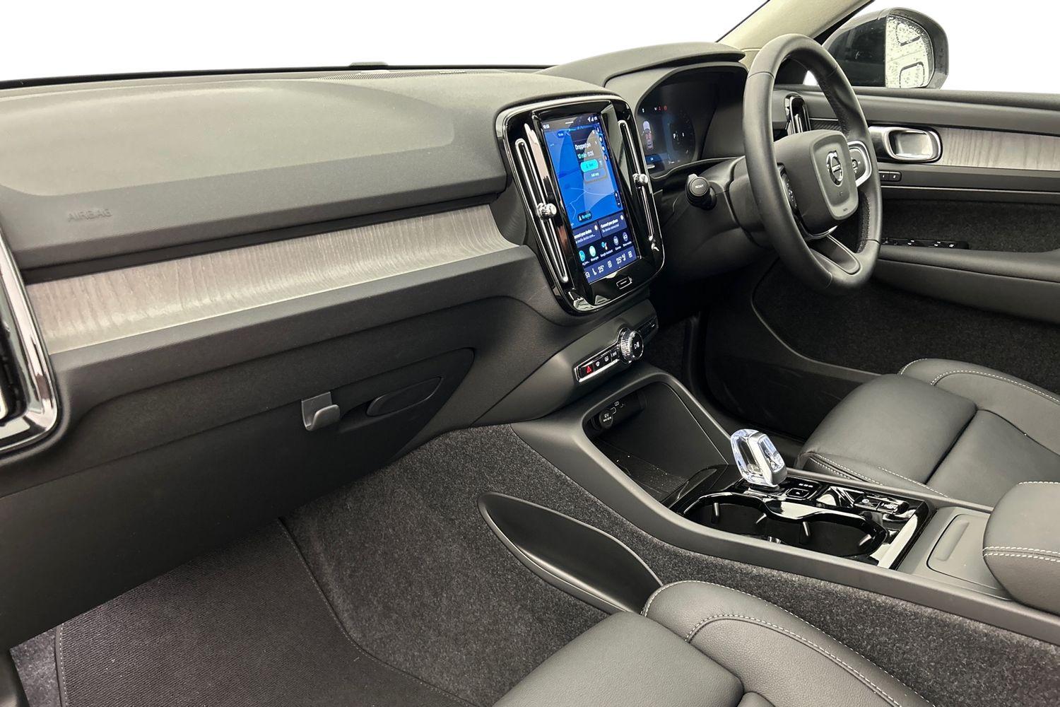 Used Volvo XC40 2025 for sale - 76071922: Photo 2