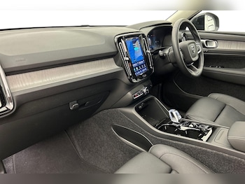 Used Volvo XC40 2025 for sale - 76071922: Photo 2
