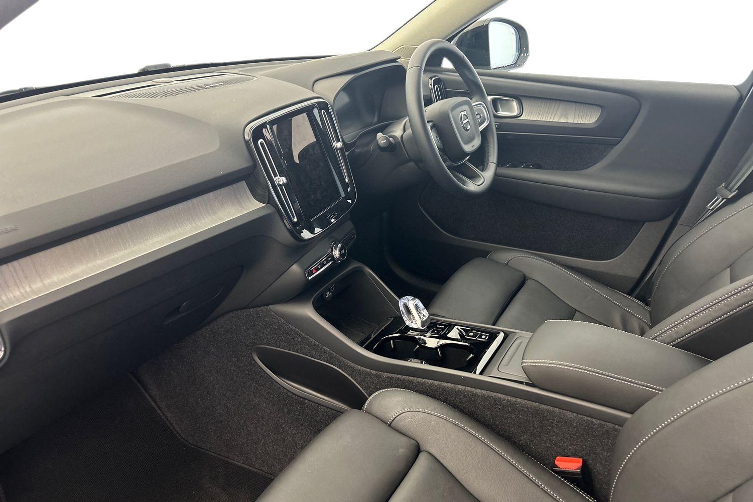 Used Volvo XC40 2025 for sale - 76109125: Photo 2
