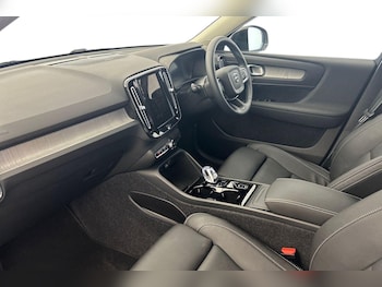 Used Volvo XC40 2025 for sale - 76109125: Photo 2