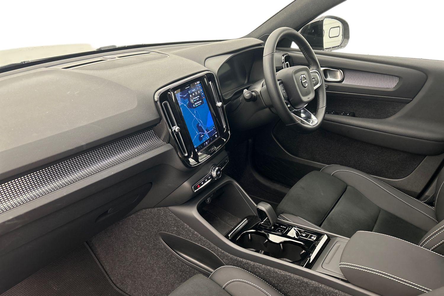 Used Volvo XC40 2024 for sale - 76059245: Photo 2