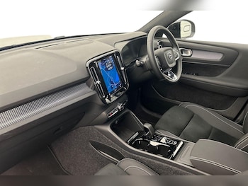 Used Volvo XC40 2024 for sale - 76059245: Photo 2