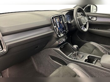 Used Volvo XC40 2021 for sale - 76121432: Photo 2