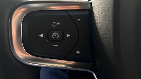 Used Volvo XC40 2022 for sale - 76238820: Photo 31
