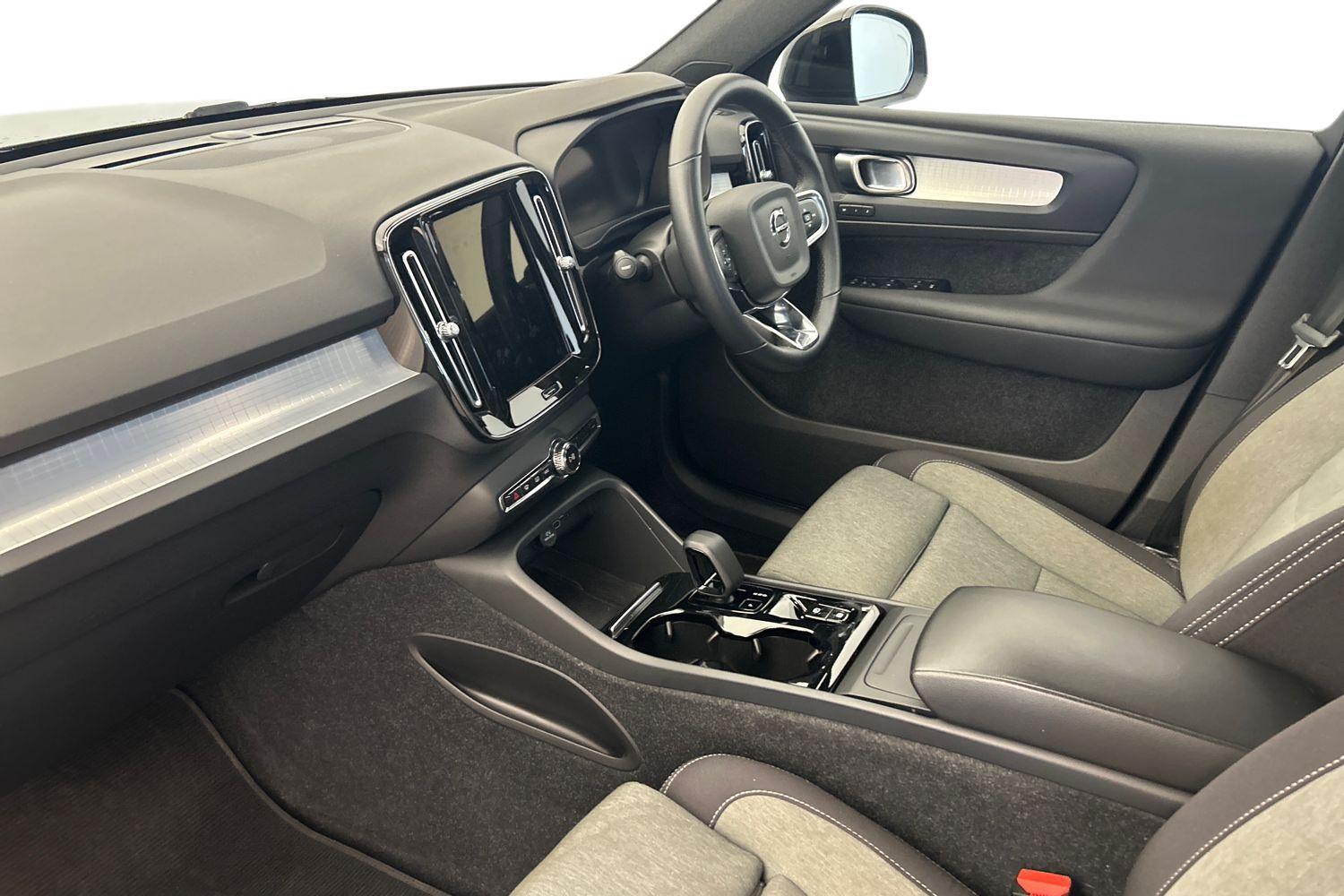 Used Volvo XC40 2022 for sale - 76158673: Photo 2