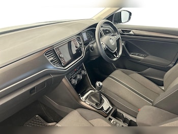 Used Volkswagen T-Roc 2019 for sale - 76166560: Photo 2