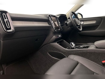 Used Volvo XC40 2025 for sale - 75756149: Photo