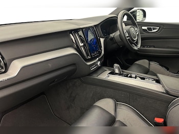 Used Volvo XC60 2021 for sale - 76108855: Photo 2