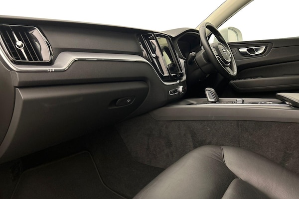 Used Volvo XC60 2021 for sale - 74990141: Photo 2