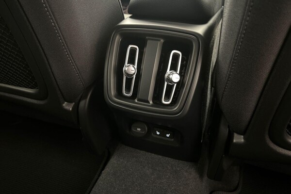 Used Volvo XC40 2023 for sale - 75601085: Photo 28
