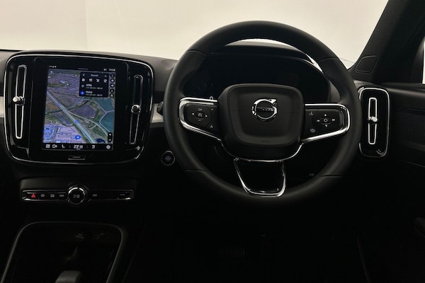 Used Volvo XC40 2023 for sale - 75601085: Photo 31
