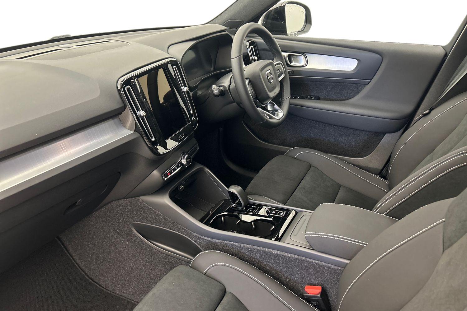 Used Volvo XC40 2025 for sale - 76013535: Photo 2