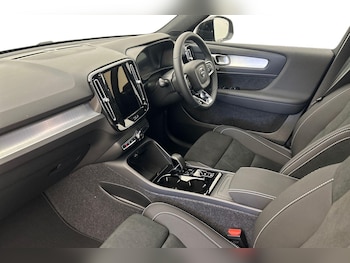 Used Volvo XC40 2025 for sale - 76013535: Photo 2