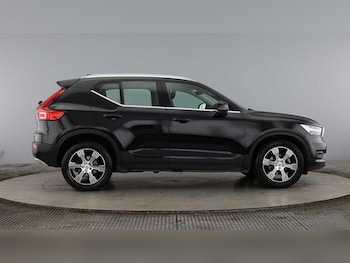Used Volvo XC40 2021 for sale - 76199934: Photo 2