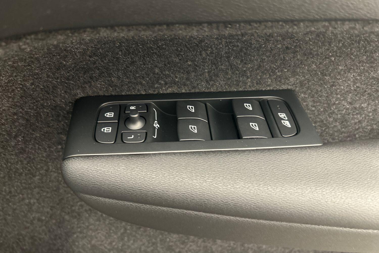 Used Volvo XC40 2025 for sale - 76152630: Photo 28