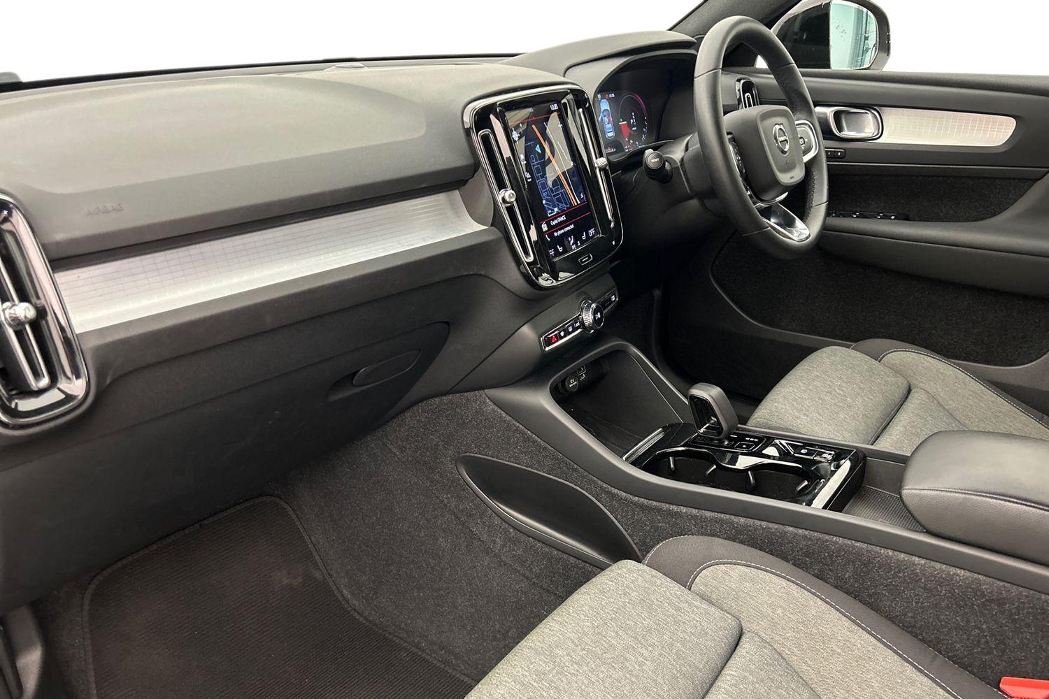 Used Volvo XC40 2023 for sale - 76071961: Photo 2