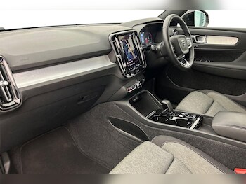Used Volvo XC40 2023 for sale - 76071961: Photo 2