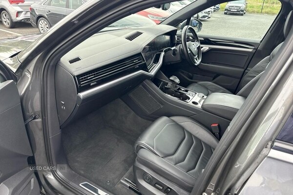 Used Volkswagen Touareg 2019 for sale - 76216402: Photo 2