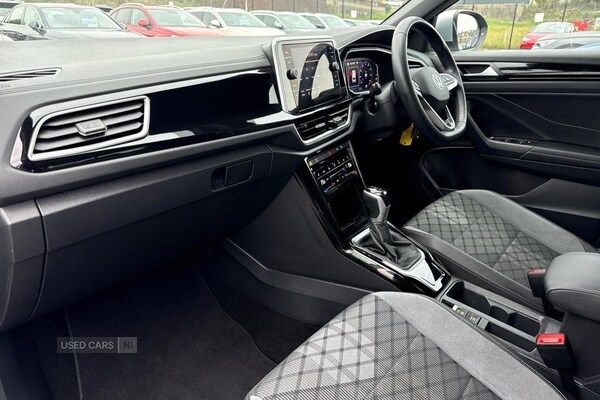Used Volkswagen T-Roc 2023 for sale - 76338151: Photo 2