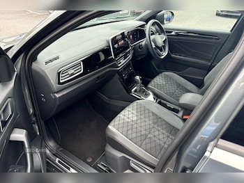 Used Volkswagen T-Roc 2024 for sale - 76271296: Photo 2