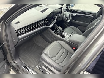 Used Volkswagen Touareg 2025 for sale - 76190135: Photo 2
