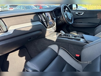 Used Volvo XC60 2023 for sale - 76802743: Photo