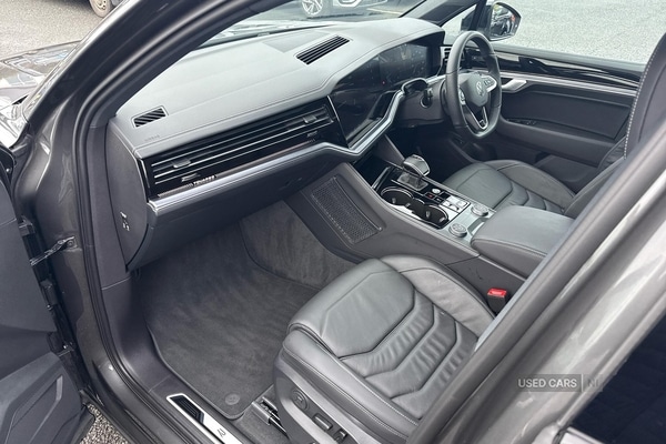 Used Volkswagen Touareg 2025 for sale - 76998742: Photo 2