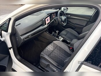 Used Volkswagen Golf 2024 for sale - 77017247: Photo