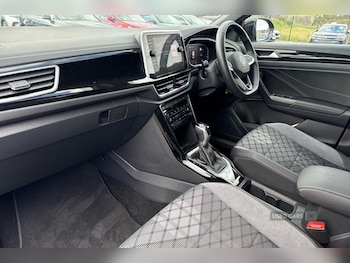 Used Volkswagen T-Roc 2024 for sale - 76110157: Photo 2