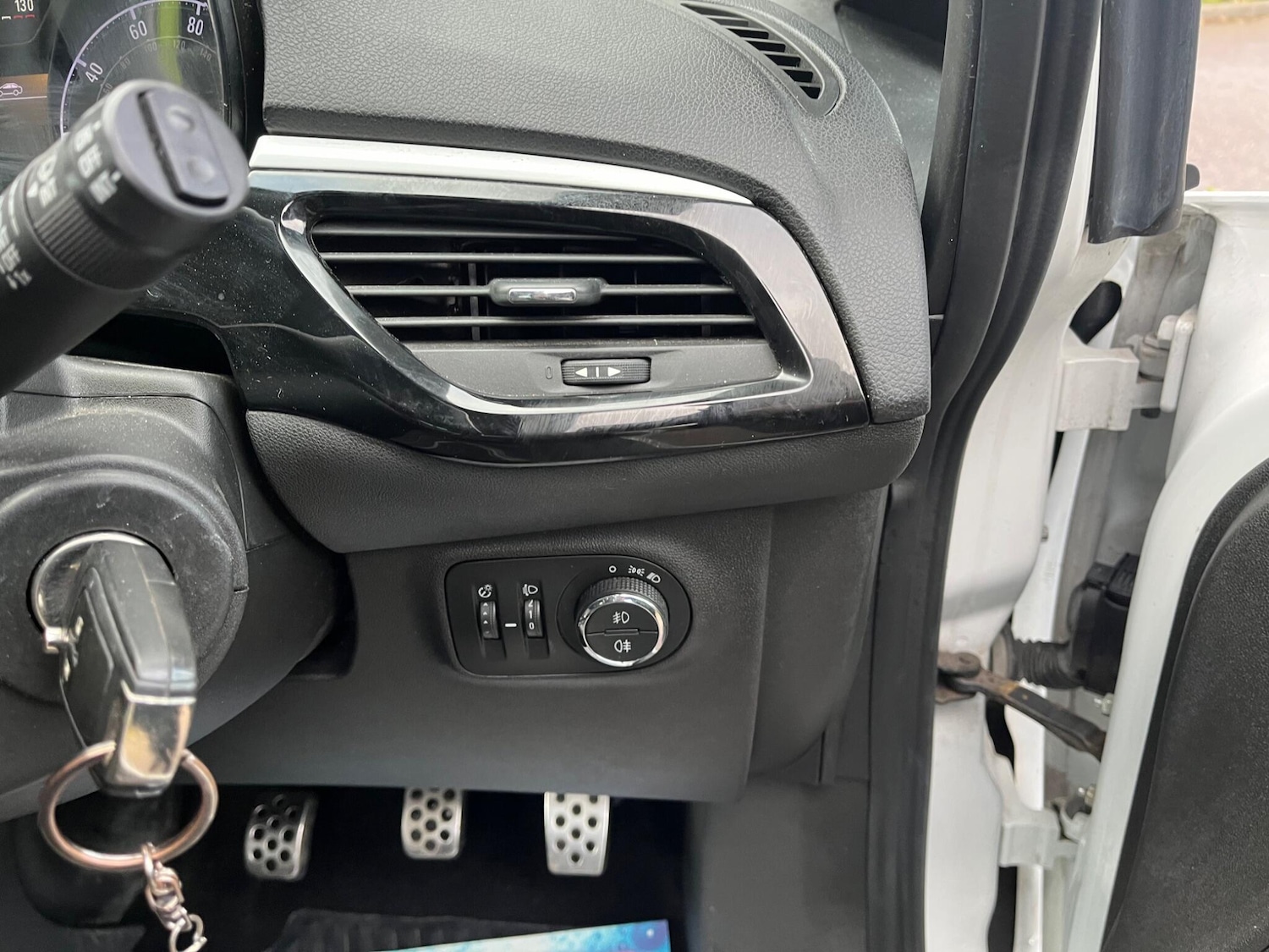 Used Vauxhall Corsa for sale - 76702024: Photo 4