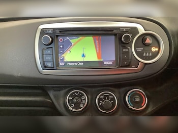 Used Toyota Yaris 2012 for sale - 75624239: Photo
