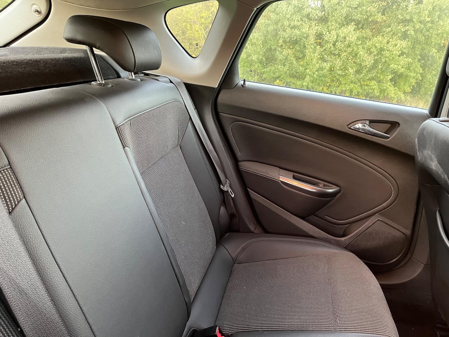 Used Vauxhall Astra 2010 for sale - 76446650: Photo 16