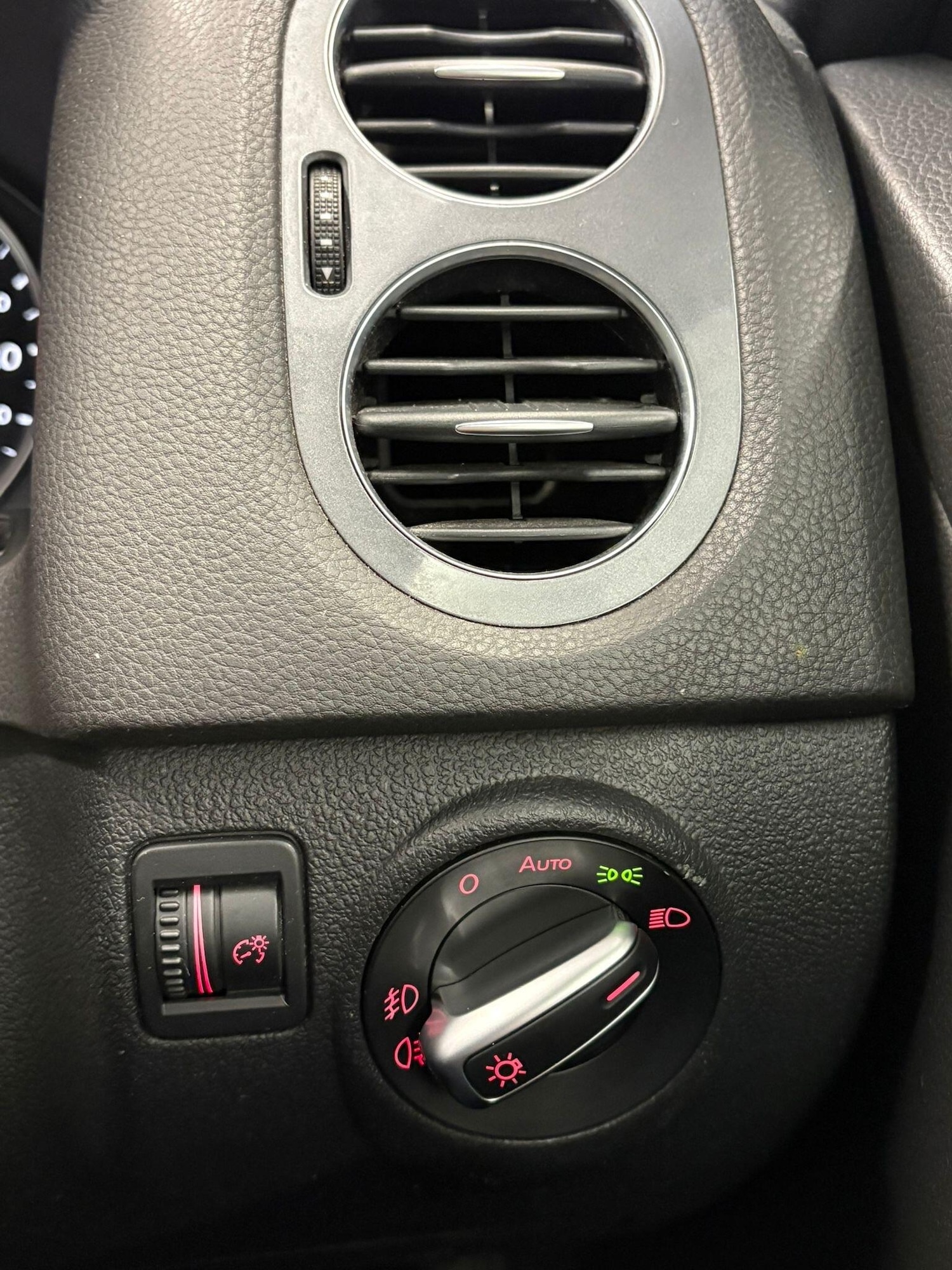 Used Volkswagen Tiguan for sale - 77538228: Photo 16