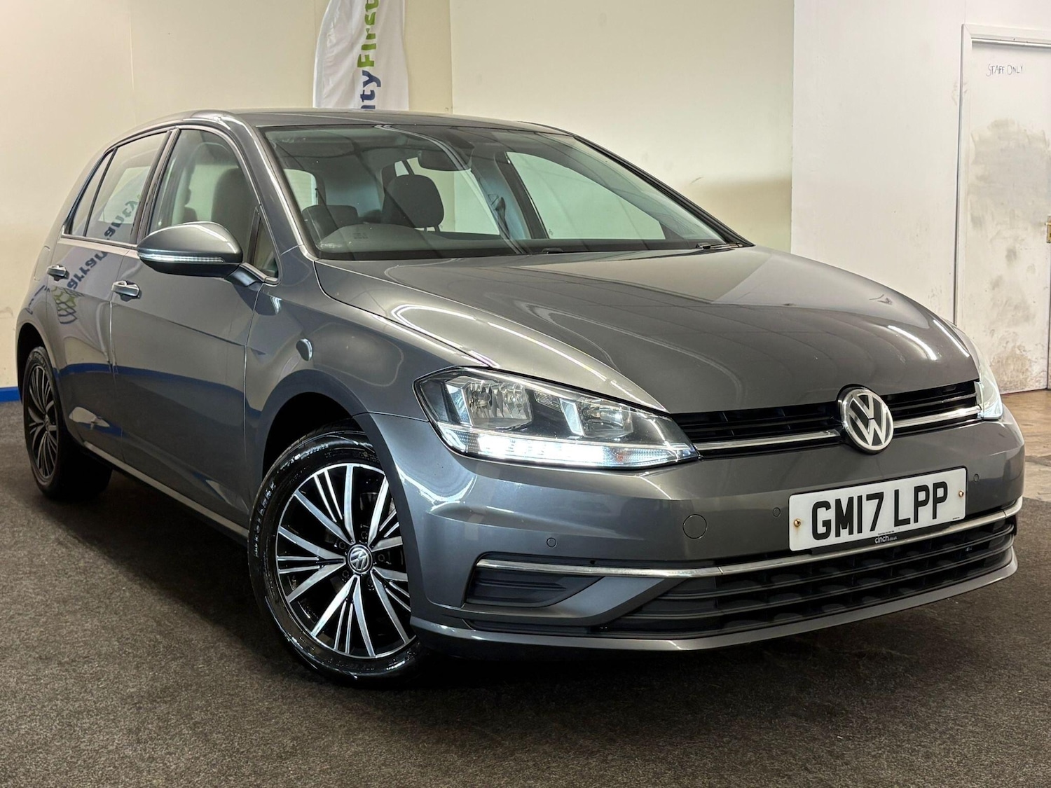 Used Volkswagen Golf 2017 for sale - 76381003: Photo 1
